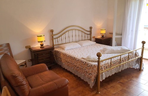 Maglietola Apartamento | Apartment in Monzone with 2 bedrooms sleeps 5