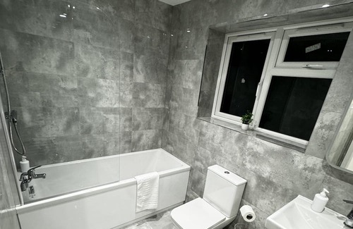 Ashford Apartamento | Heathrow Convenience Haven