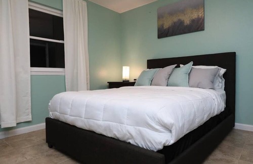 Sunrise Acres Casa | Cozy Colors Modern Family Friendly-3 days