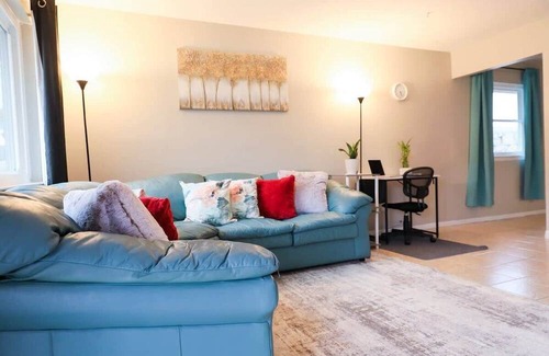 Sunrise Acres Casa | Cozy Colors Modern Family Friendly-3 days