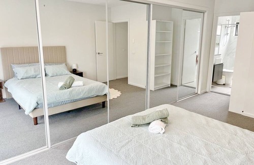 Braddon Casa | Cozy 2-bedroom townhome with AC and WiFi in charming Braddon