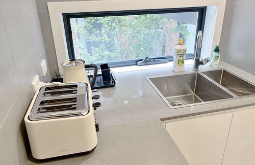 Braddon Casa | Cozy 2-bedroom townhome with AC and WiFi in charming Braddon