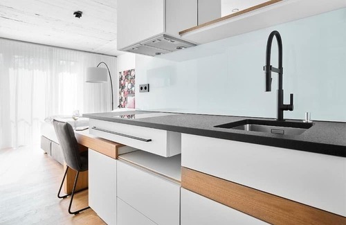 Berg Apartamento | Livisit Bergpartment 24 - Doppelbettzimmer 27 qm - mit Küchenzeile und Bad