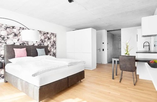 Berg Apartamento | Livisit Bergpartment 24 - Doppelbettzimmer 27 qm - mit Küchenzeile und Bad