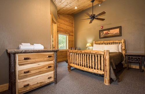 McHenry Cabina | Mountainside Loft Cabin 46L-Dog Friendly