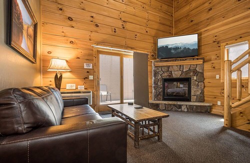 McHenry Cabina | Mountainside Loft Cabin 46L-Dog Friendly
