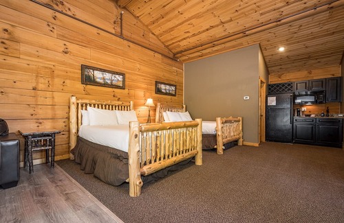 McHenry Cabina | Mountainside Cabin 47-Hot Tub, Dog Friendly
