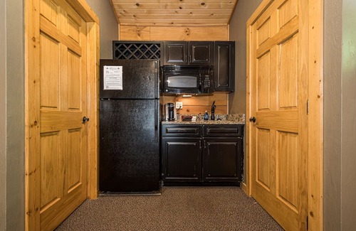McHenry Cabina | Mountainside Cabin 47-Hot Tub, Dog Friendly