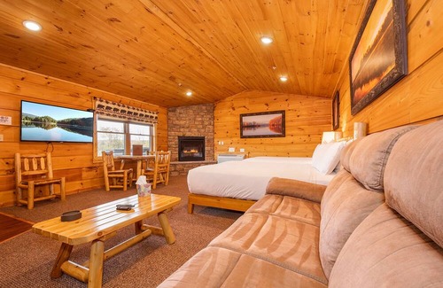 McHenry Cabina | Grandview Cabin Suite 24-Hot Tub