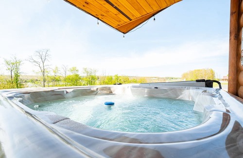 McHenry Cabina | Grandview Cabin Suite 24-Hot Tub