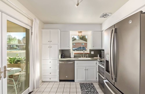 Littleton Casa | 1958 Chic Mid-Mod -- 3BR 2BA Eco-Friendly w/2 Outdoor Spaces