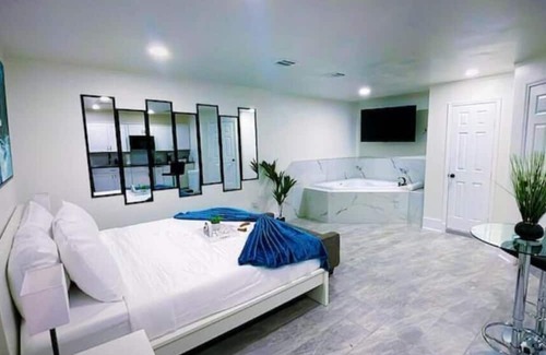 Houston Apartamento | Luxury Studio-Apt w/ Jacuzzi 8 mi from IAH