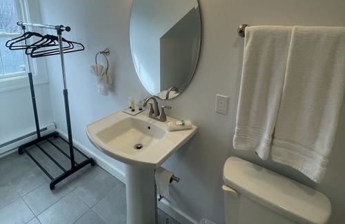 South Kortright Cama Y Desayuno | Cozy B&B with WiFi and AC in Terrific South Kortright