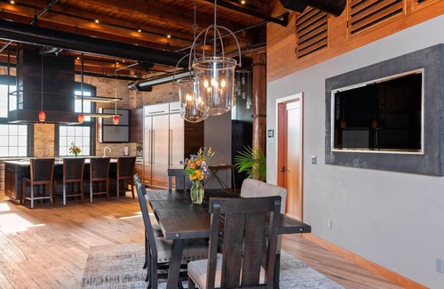 Traverse City Condominio | Exquisite 3BDR Penthouse in Downtown TC