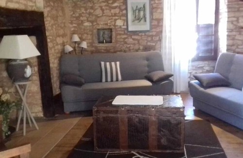 Lavercantiere Casa | Homerez - House for 6 ppl. with shared pool, garden and terrace at Lavercantière