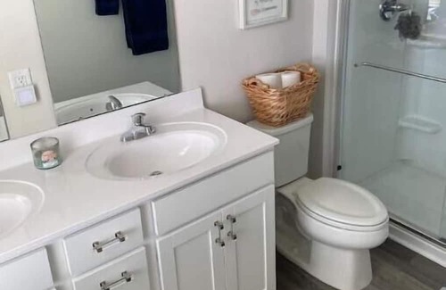Troutman Casa | Serene Escape New Home Near Lake Norman. Pet-Friendly, Huge Private Yard!