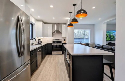 Tiny Cabaña | Modern Cozy Container Home with Close Proximity to Multiple Beaches