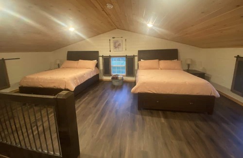 Jamestown Cabina | Cozy 2-bedroom cabin with WiFi, AC in welcoming Jamestown