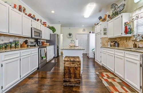 Galveston Casa | Marvelous 5-bedroom house in Bolivar Peninsula with WiFi, AC and fenced yard