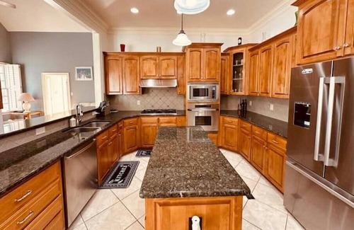 Raleigh Casa | Luxury home on 1.6 acre & 5 smart TVs w YouTube TV