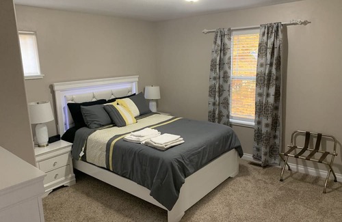 Traverse City Casa | 4BDR Home with Games Fire Places & More