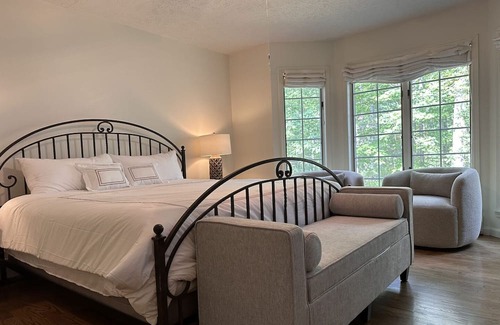 Mayfield Casa | Woodland Hill's Charming 7BDR Home