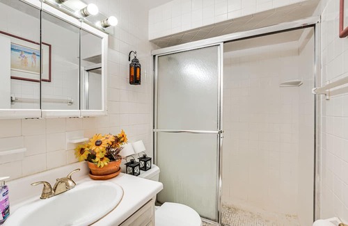 Bergenfield Casa | Charming Bergenfield Retreat: 16 Mi to Manhattan!