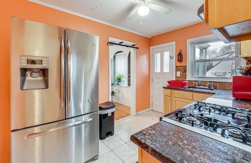 Bergenfield Casa | Charming Bergenfield Retreat: 16 Mi to Manhattan!