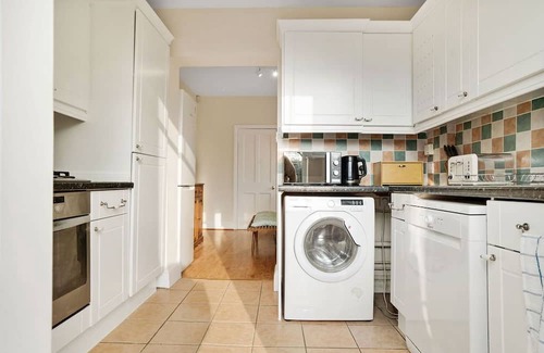 Finchley Casa | 5 bedroom house with 3 parking spaces and large private garden