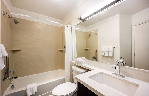 Brentwood Casa | Suite Near Downtown Nashville! Full Kitchen, Pets Allowed!