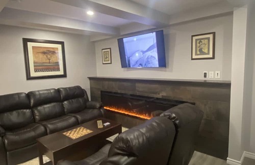 Sundridge Casa | Downtown Belmont & Main - Lower level