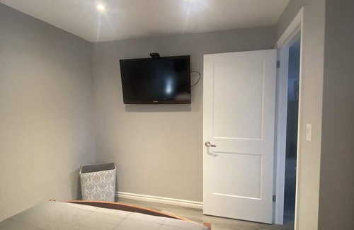 Sundridge Casa | Downtown Belmont & Main - Lower level