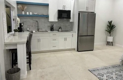 Downtown Nassau Cabaña | Tranquil secluded studio w/ Pool and WiFi, AC in charming Nassau
