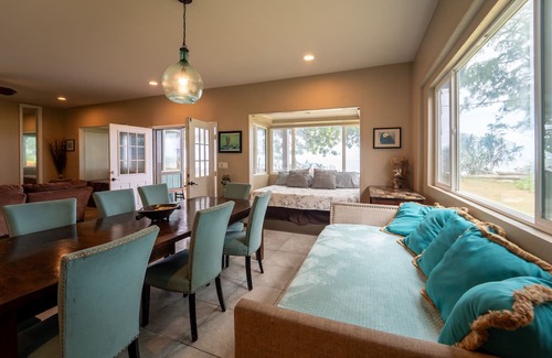 Punaluu Casa | Oceanfront Hawaii Family Beach House