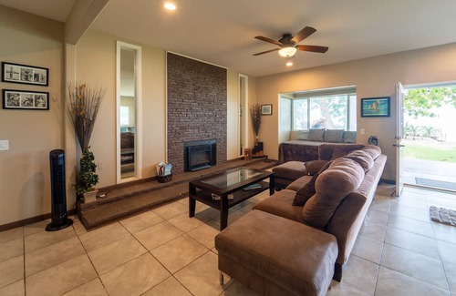 Punaluu Casa | Oceanfront Hawaii Family Beach House