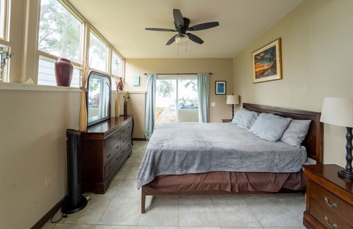Punaluu Casa | Oceanfront Hawaii Family Beach House