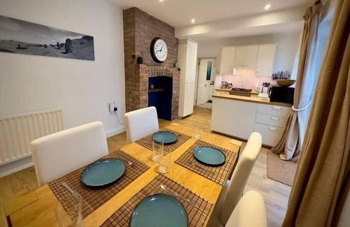 Brislington Cabaña | A Victorian Charm with Modern Comforts
