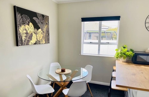 Petone Casa | Petone Beach - Entire Villa & Optional Sleep-Out