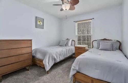Lenexa Casa | Cozy 3-bedroom townhome in welcoming Lenexa with AC, WiFi NEW PROMO PRICING