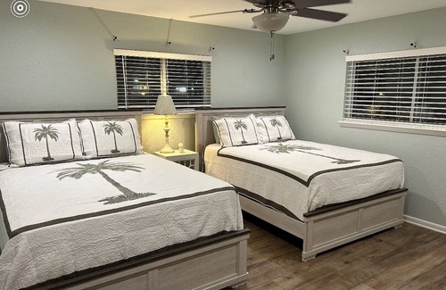 Crystal Beach Cabina | Fabulous open concept cabin sleeps 12 on Bolivar Peninsula