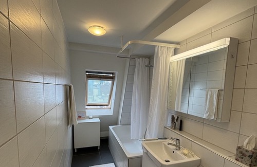 Werd Apartamento | Spacious 3-room two story flat available for sublet Mid- March, April, and May