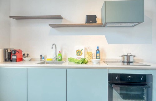 University District Apartamento | 2-BR Haven in Antwerp
