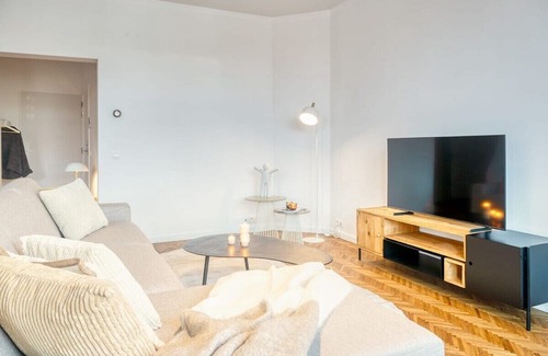 University District Apartamento | 2-BR Haven in Antwerp