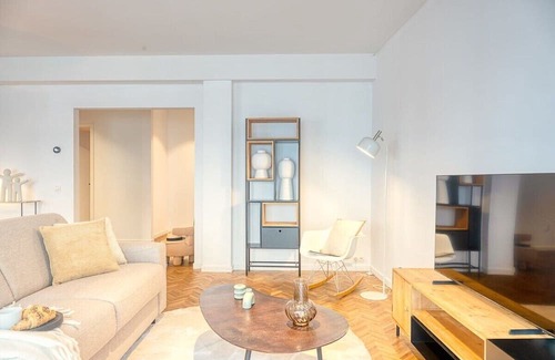 University District Apartamento | Ample 2-BR Apt in Antwerp