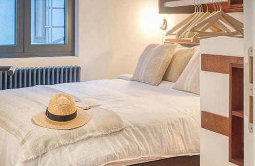 University District Apartamento | Ample 2-BR Apt in Antwerp