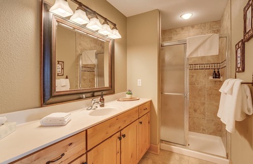 Two Harbors Condominio | Waterfront Two Harbors Condo w/ Indoor Pool Access