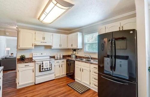 Powell Casa | Family & Friends, 5BR 3BA Home Near Zoo , 10 min to OSU Downtown
