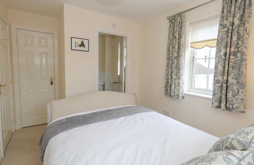 Sturminster Newton Cabaña | NO. 98, pet friendly, with a garden in Sturminster Newton