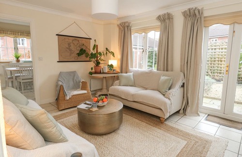 Sturminster Newton Cabaña | NO. 98, pet friendly, with a garden in Sturminster Newton