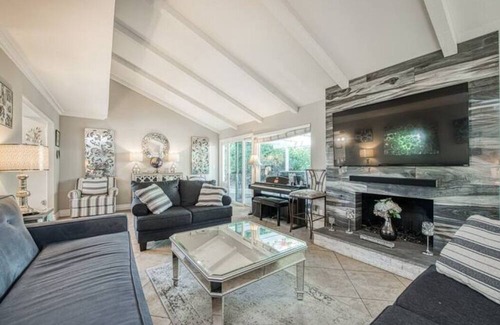 Mission Viejo Casa | 4Br/3Ba Gem in So. Orange County! Enjoy Lake & Pool Access. Your perfect retreat
